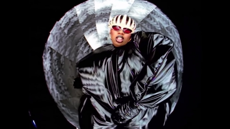 Missy Elliott – The Rain (Supa Dupa Fly) [Official Music Video]