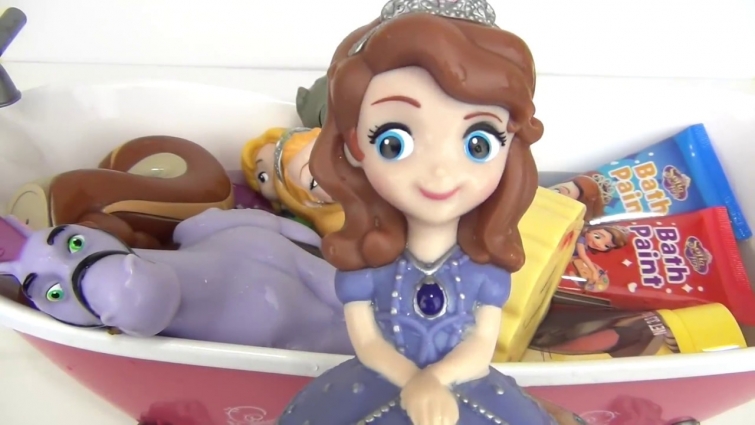 Nat and Essie Learn Colors using Princess Sofia The First Bath Paint