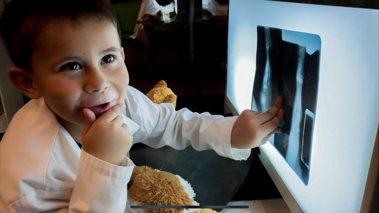 Murillo kids Vet Pretend Play