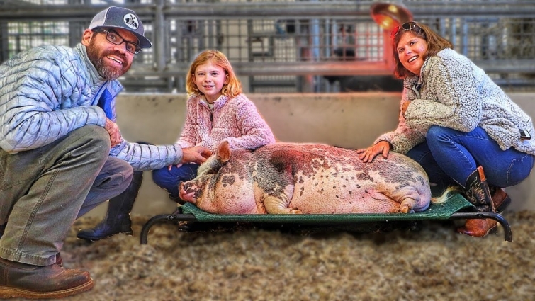 We Go Visit Peaches(Our Potbelly Pig) At The Veterinarian Hospital!!!