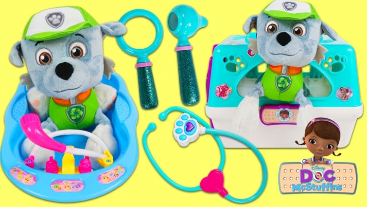 PAW PATROL Pup Rocky Visits Doc McStuffins Pet Vet Toy Hospital!