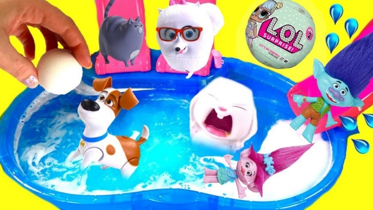 Trolls Movie Poppy Branch & The Secret Life of Pets Dive for Fizzy Bath Bomb Pool